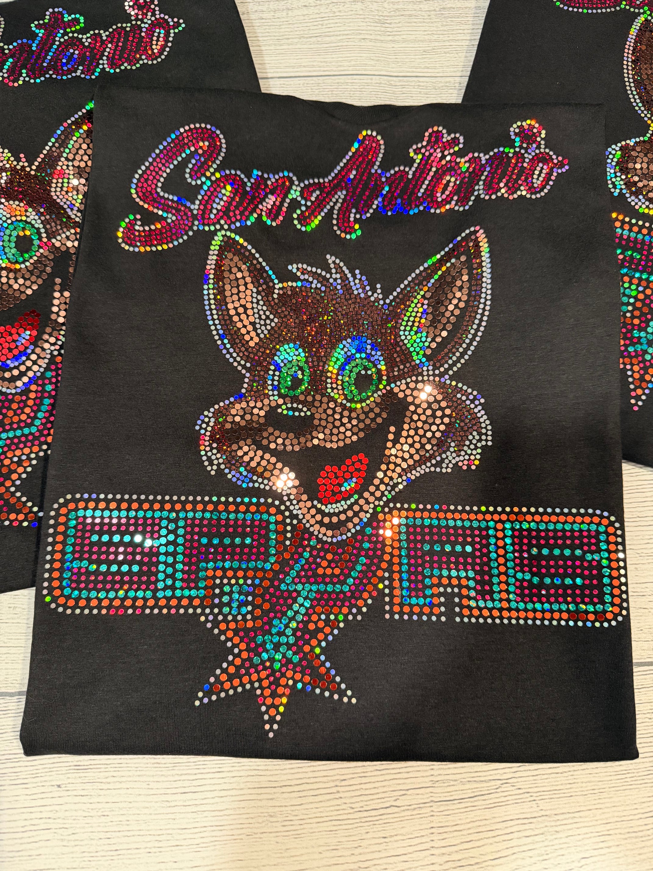 San Antonio Spurs Coyote Basketball Traditional Colors Bling Apparel – Ladies V-Neck Tee, Unisex Crewneck, Ladies Long Sleeve V-Neck Shirt, Unisex Sweatshirt